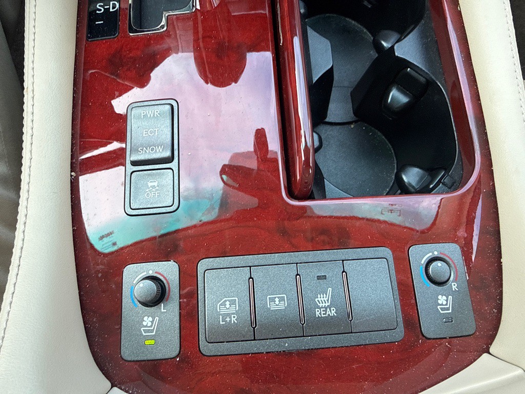 2012 Lexus LS Image 16