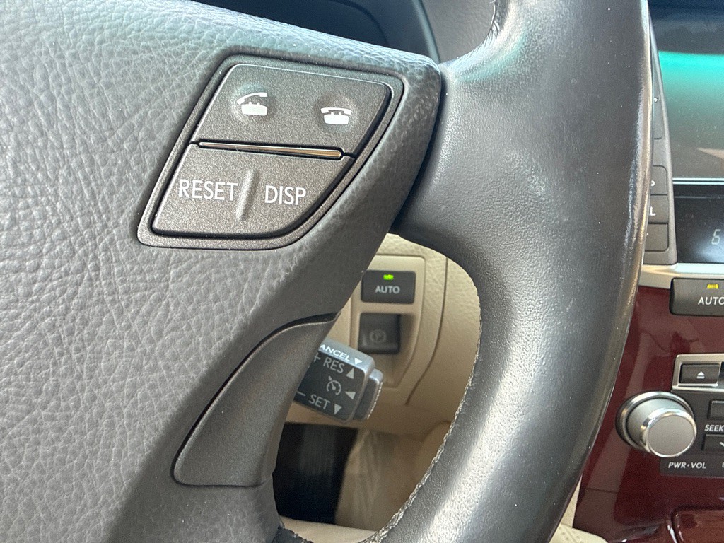 2012 Lexus LS Image 17