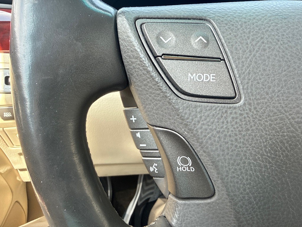 2012 Lexus LS Image 18