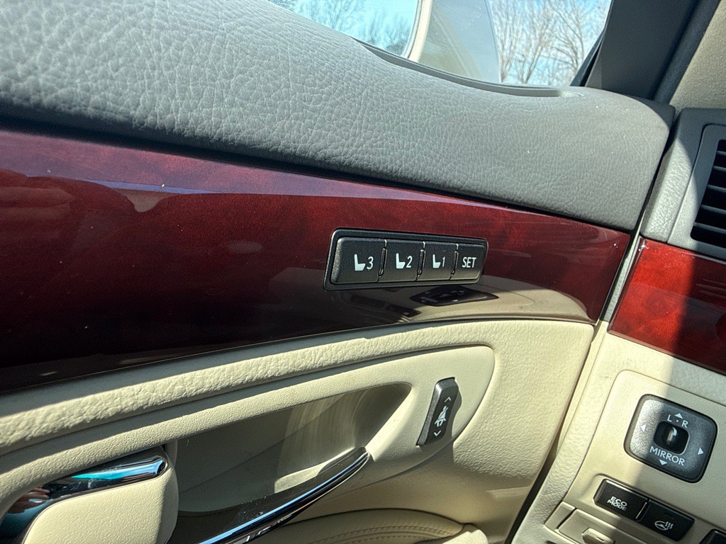 2012 Lexus LS Image 20