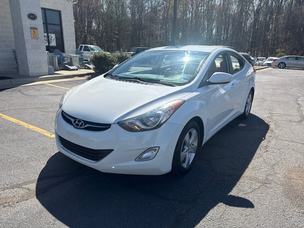 2013 Hyundai Elantra Image 1