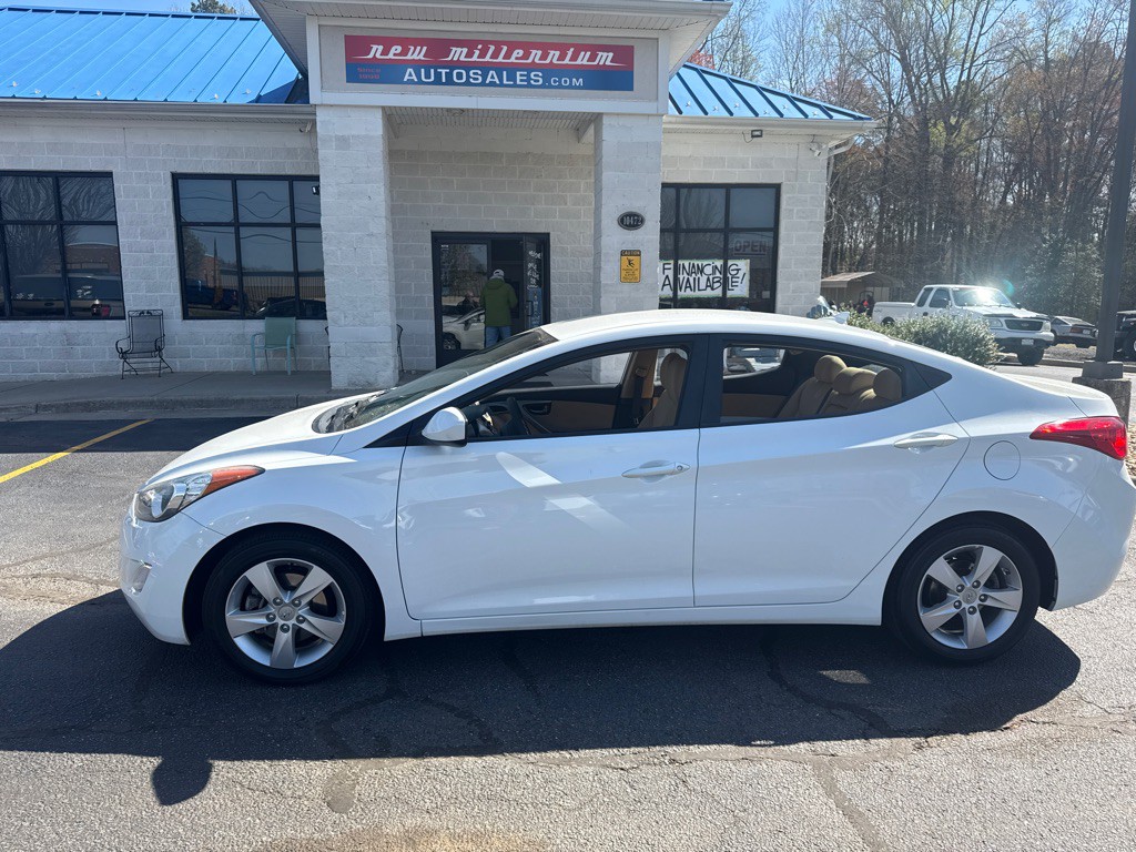 2013 Hyundai Elantra Image 2