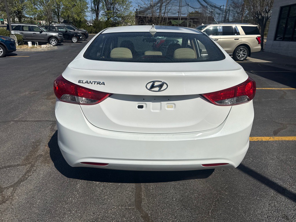 2013 Hyundai Elantra Image 5