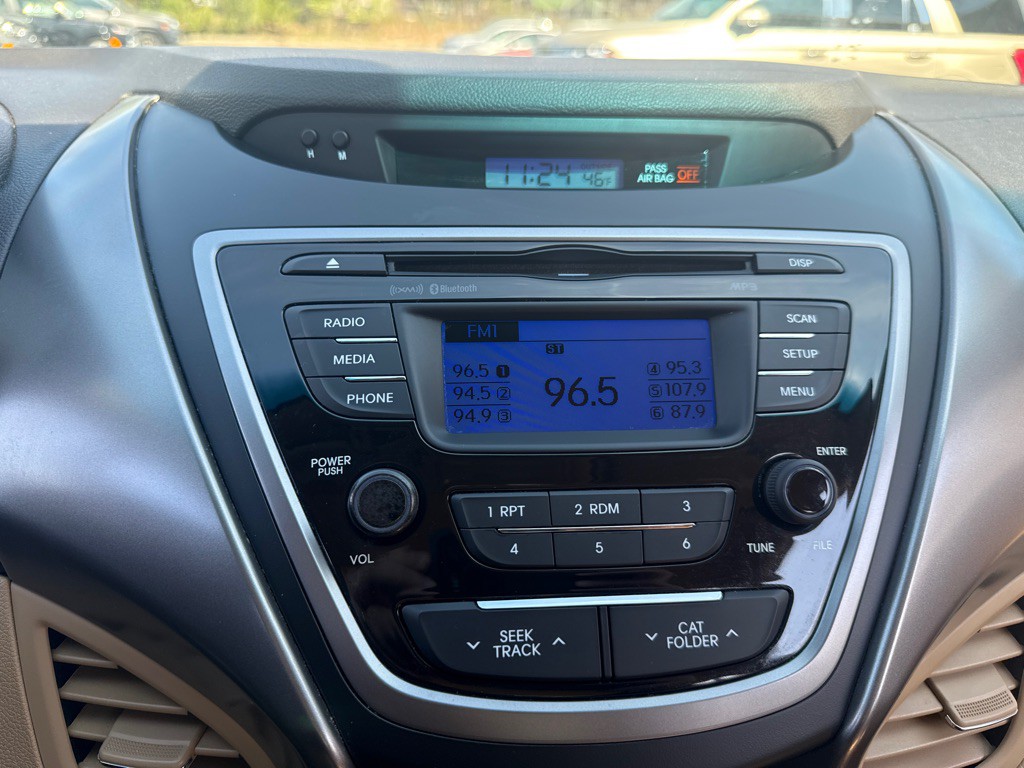 2013 Hyundai Elantra Image 8