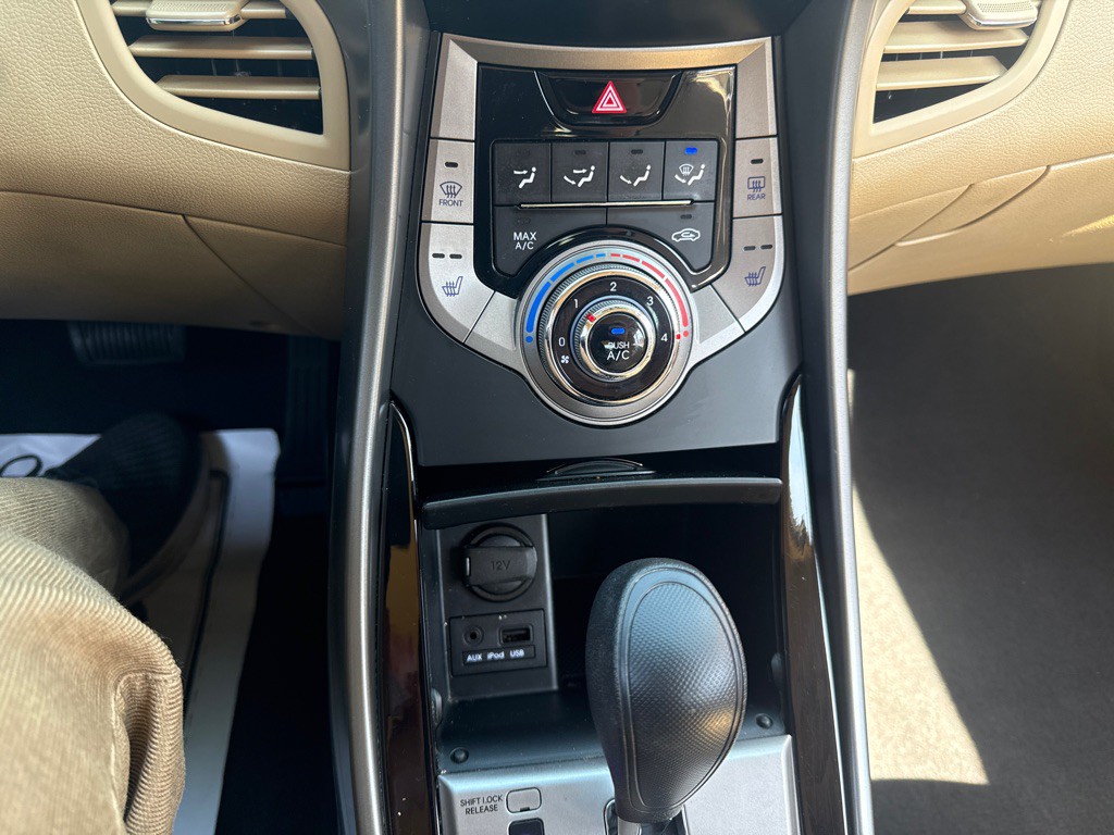 2013 Hyundai Elantra Image 9