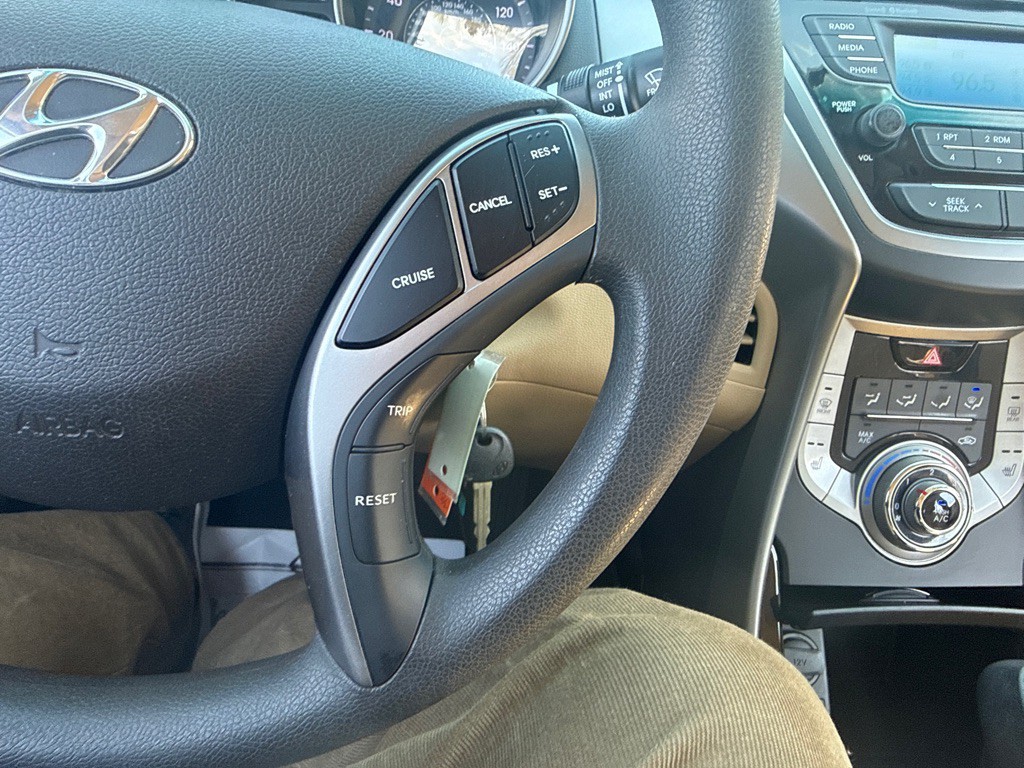 2013 Hyundai Elantra Image 10