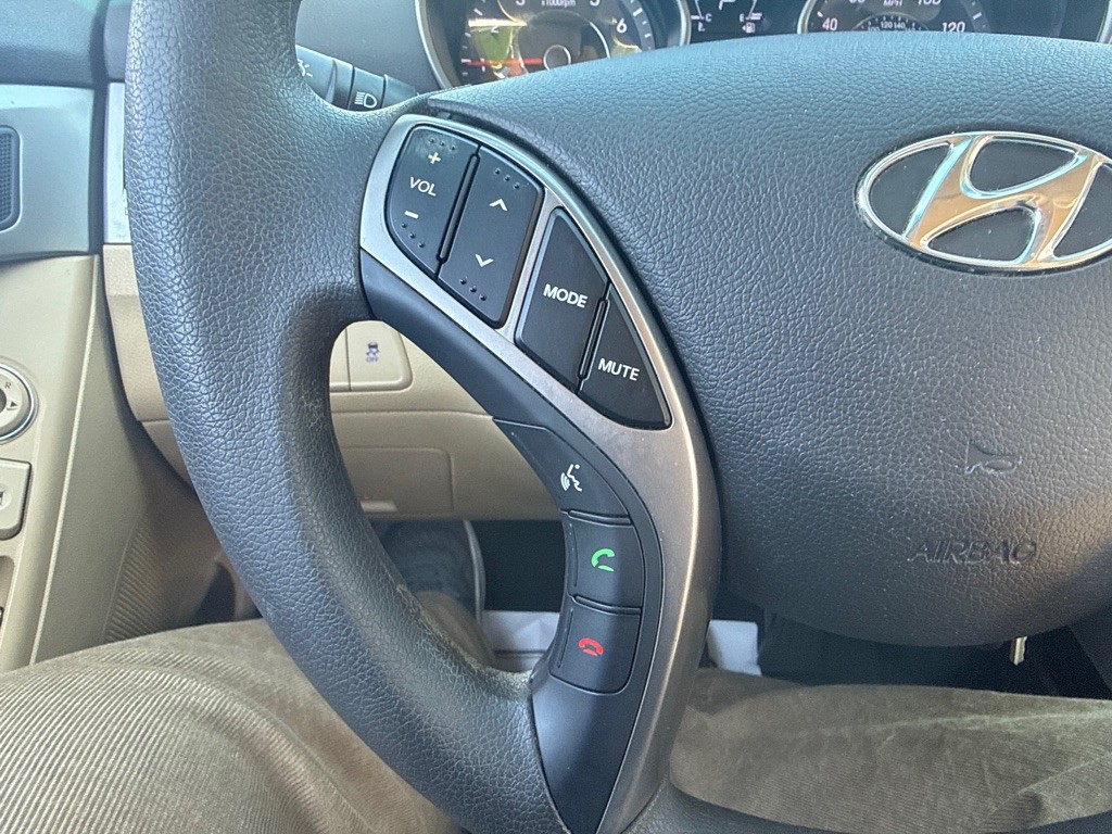 2013 Hyundai Elantra Image 11
