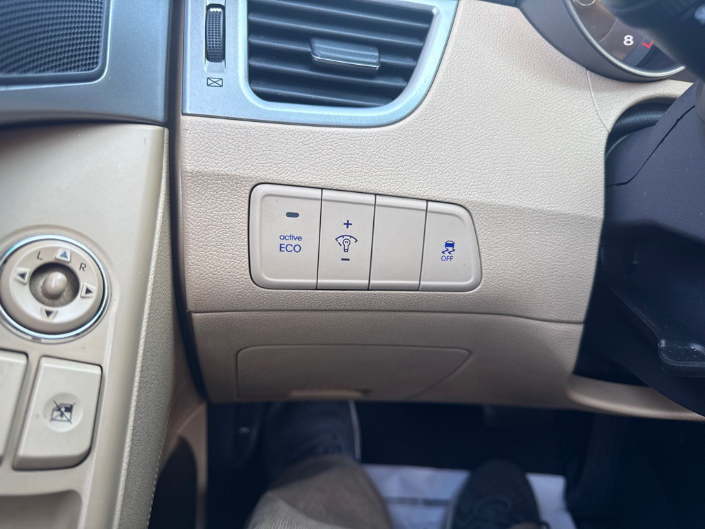 2013 Hyundai Elantra Image 12