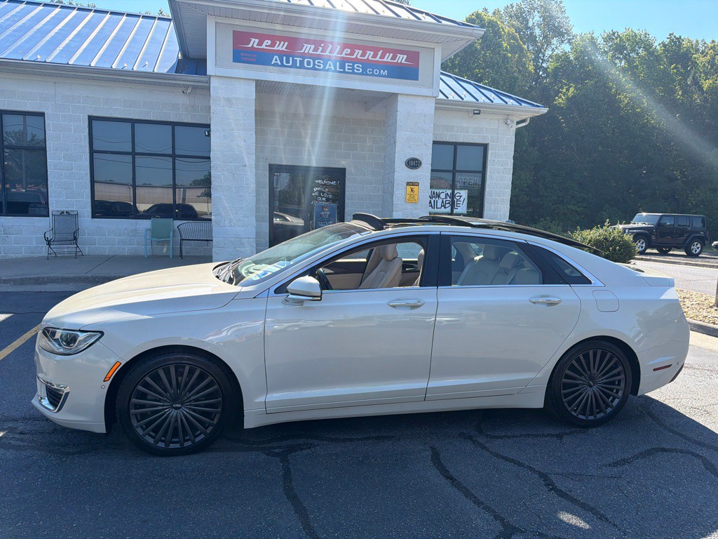 2018 Lincoln MKZ Image 2