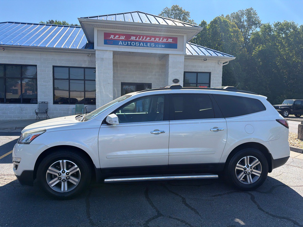 2015 Chevrolet Traverse Image 2