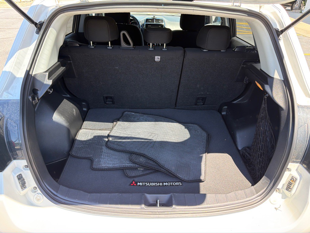 2020 Mitsubishi Outlander Image 6