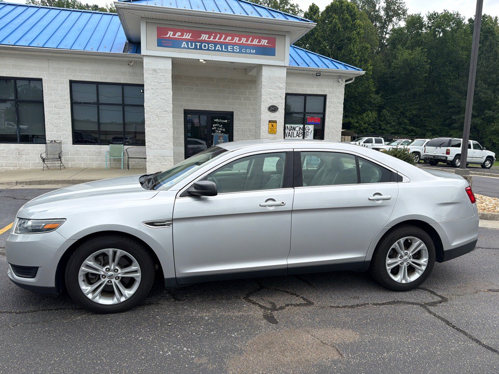 2019 Ford Taurus Image 2