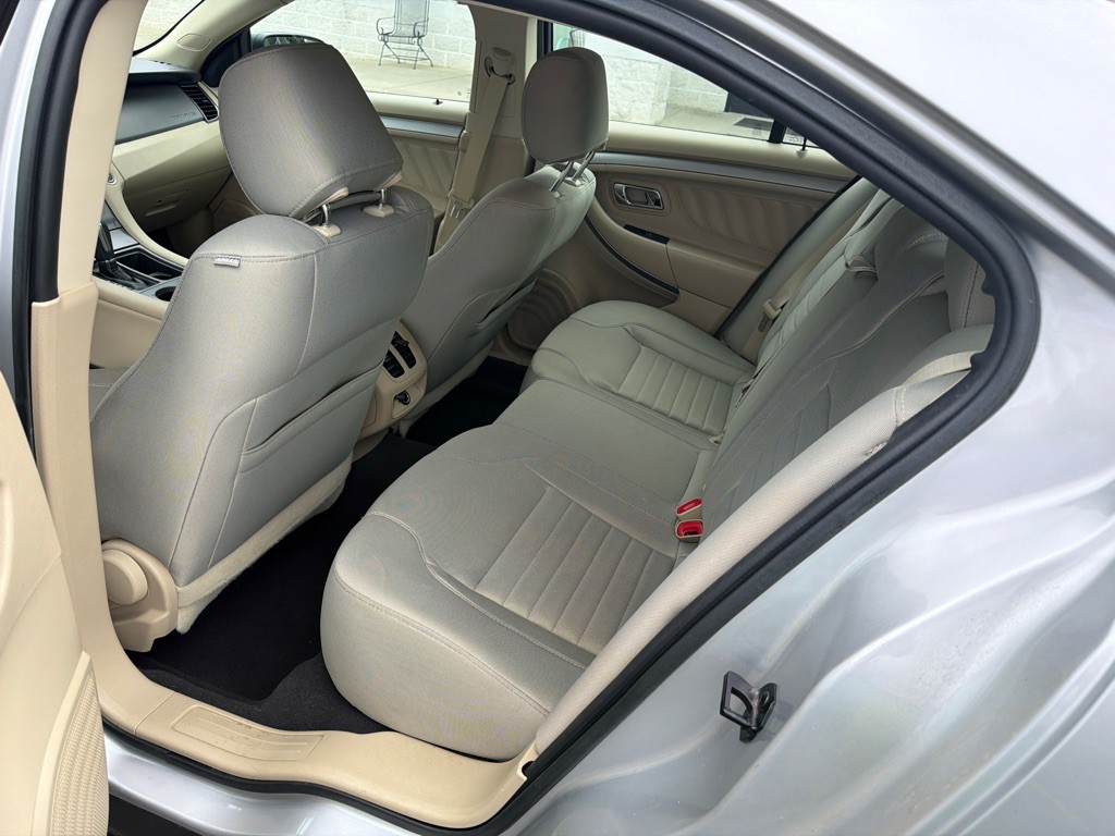 2019 Ford Taurus Image 8