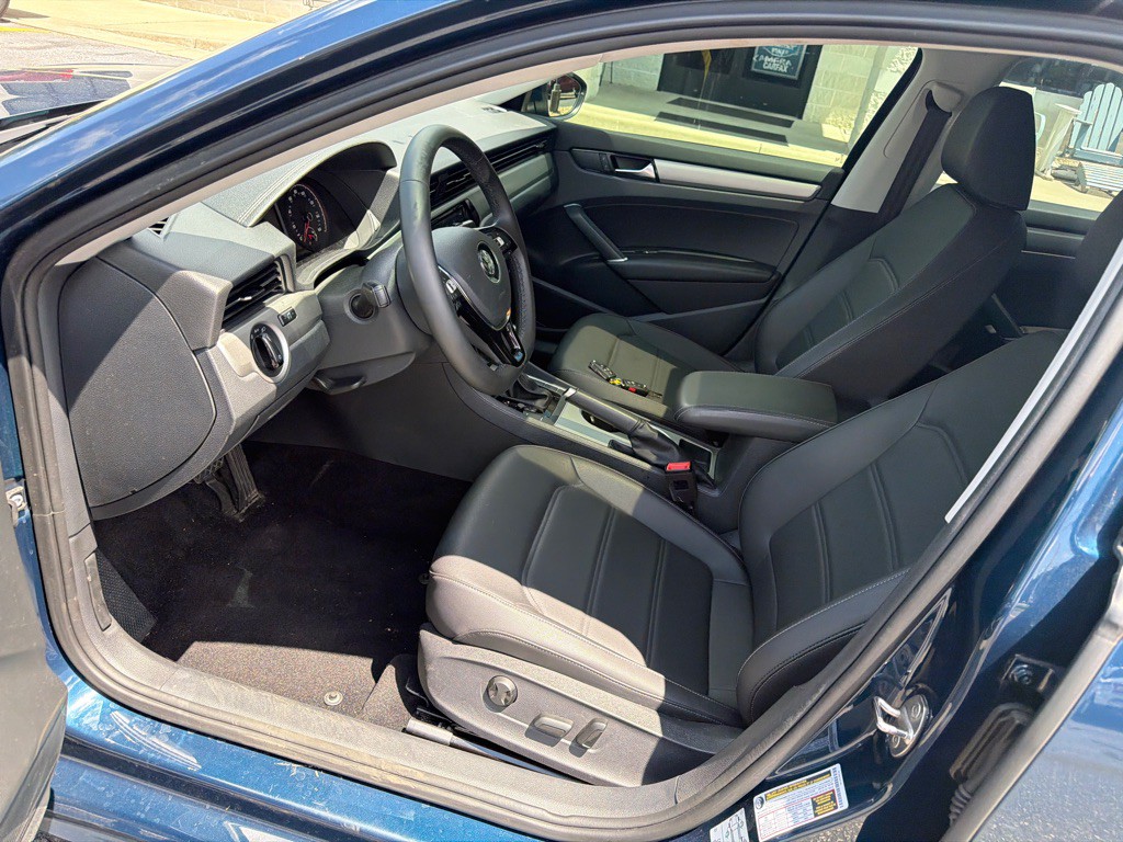 2021 Volkswagen Passat Image 7