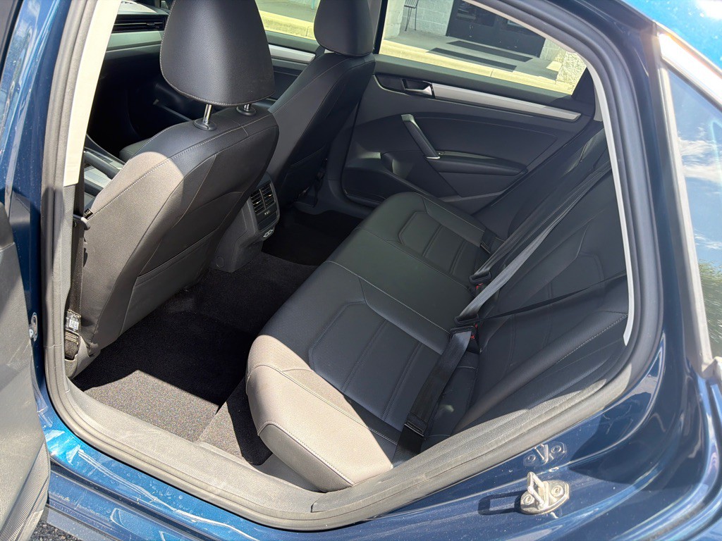 2021 Volkswagen Passat Image 8