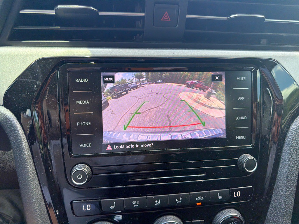 2021 Volkswagen Passat Image 12