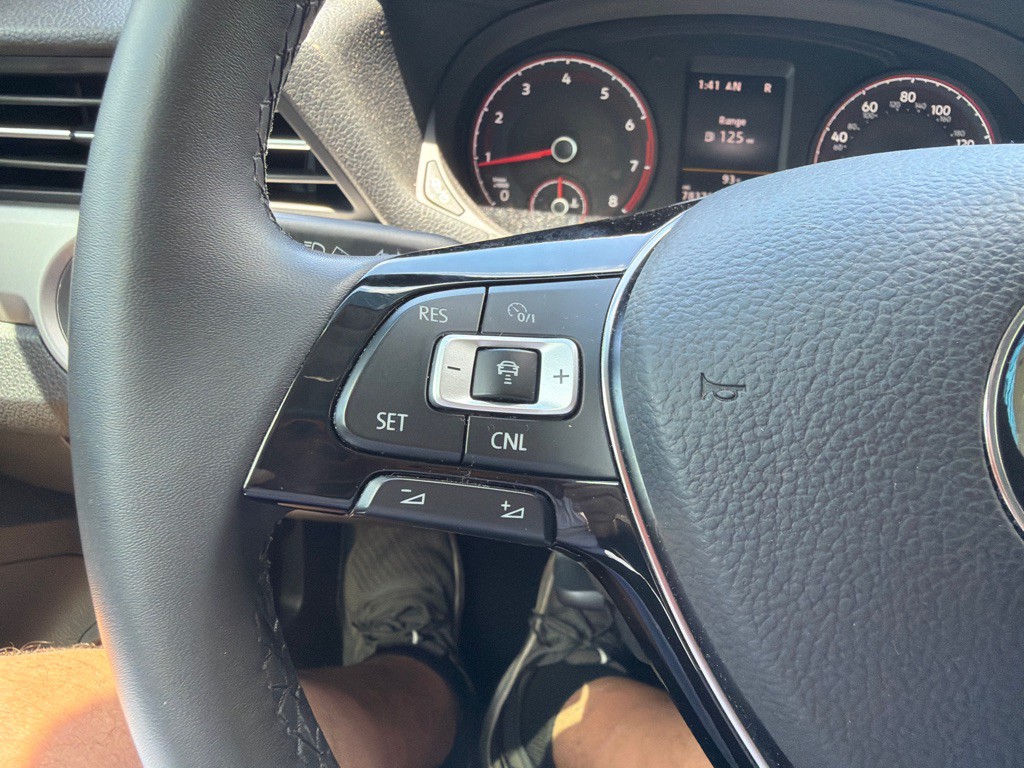 2021 Volkswagen Passat Image 16