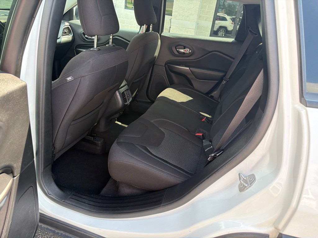 2020 Jeep Cherokee Image 8