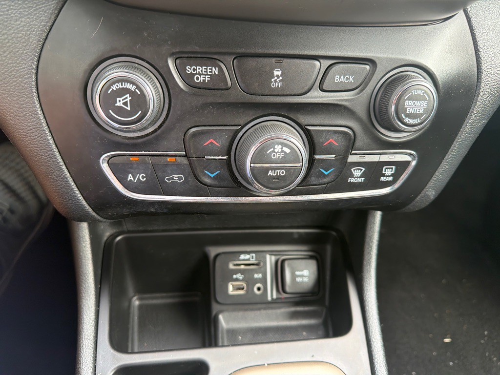 2016 Jeep Cherokee Image 13