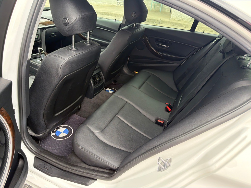 2015 BMW 3 Series Image 8