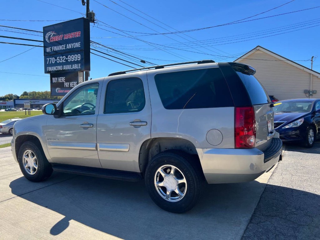 2007 GMC Yukon Image 2