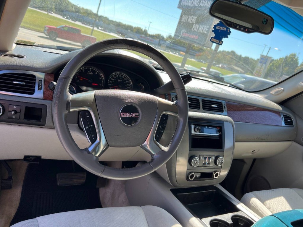 2007 GMC Yukon Image 8