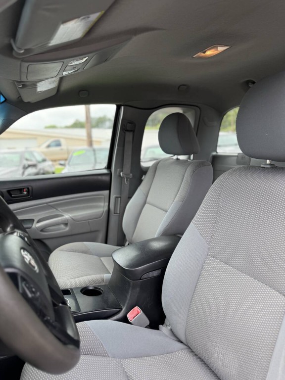 2015 Toyota Tacoma Image 8