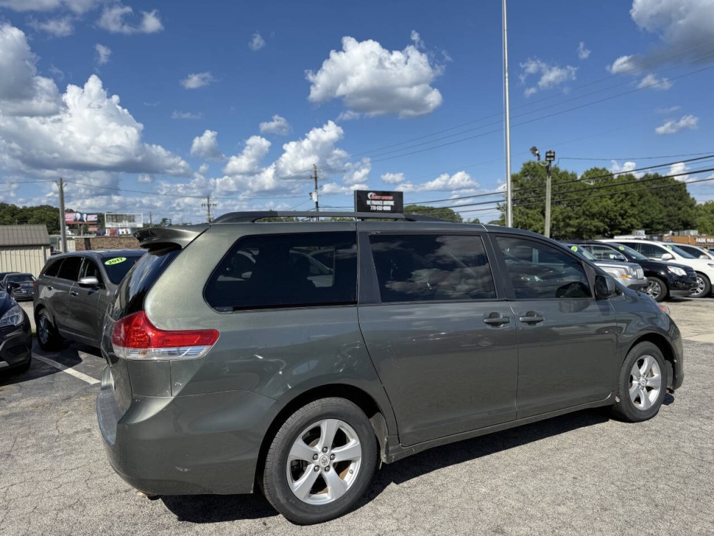 2011 Toyota Sienna Image 13