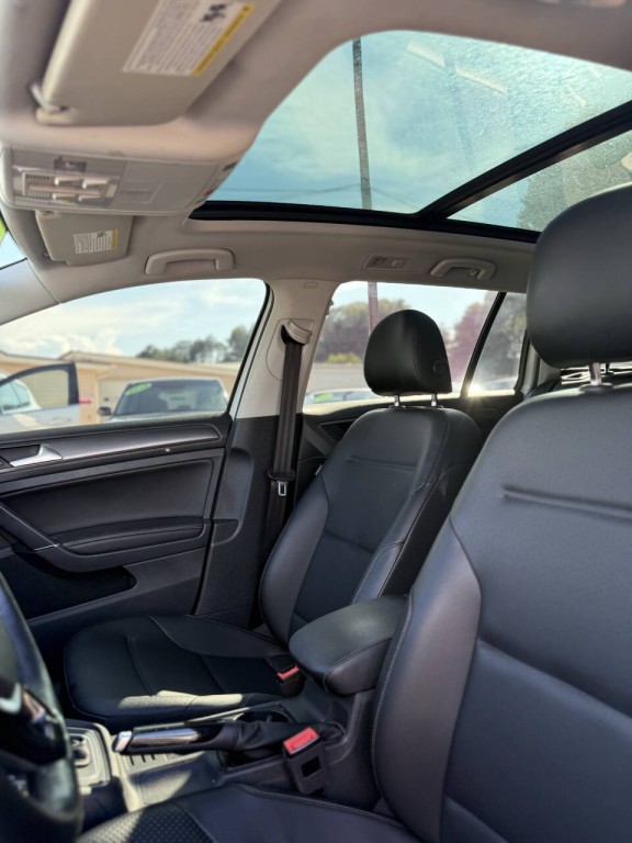 2018 Volkswagen Golf Image 5