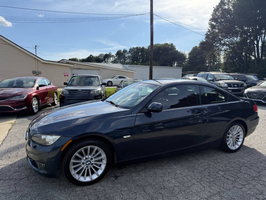 2010 BMW 3 Series Image 2