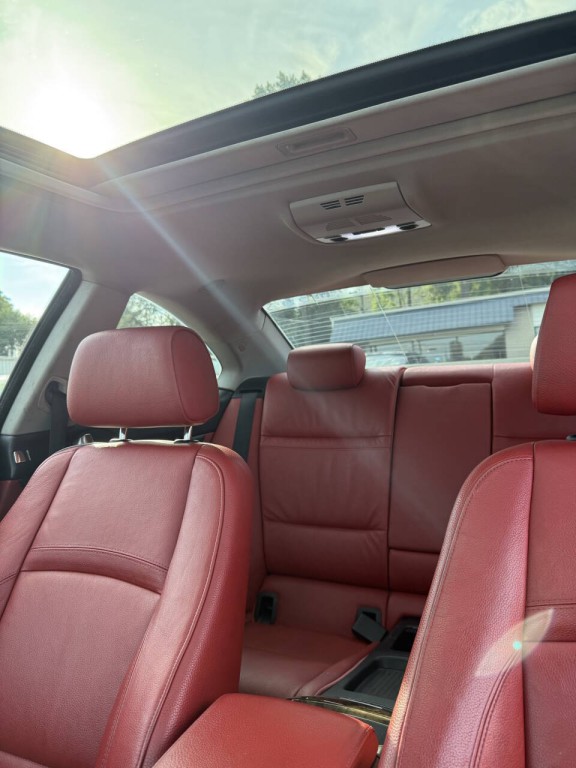 2010 BMW 3 Series Image 10