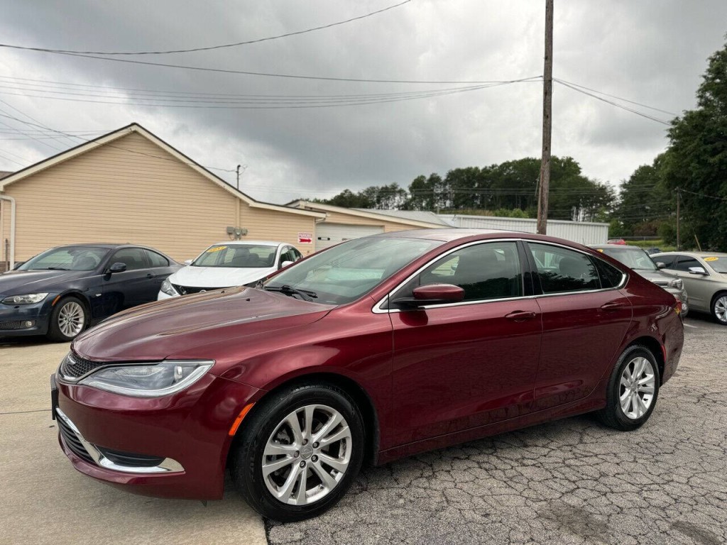2015 Chrysler 200 Image 2