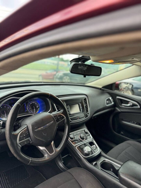 2015 Chrysler 200 Image 5