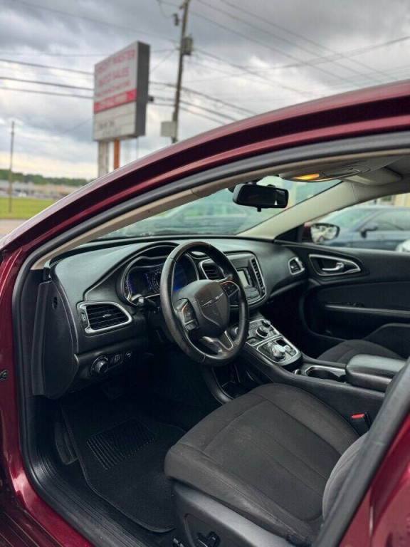 2015 Chrysler 200 Image 6