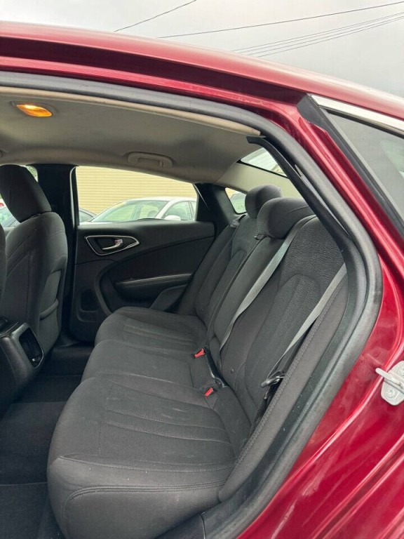 2015 Chrysler 200 Image 7