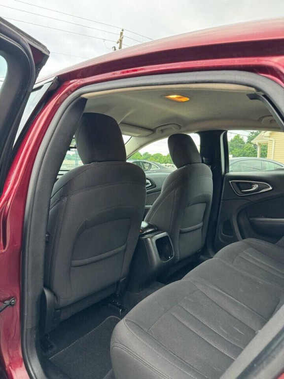 2015 Chrysler 200 Image 13