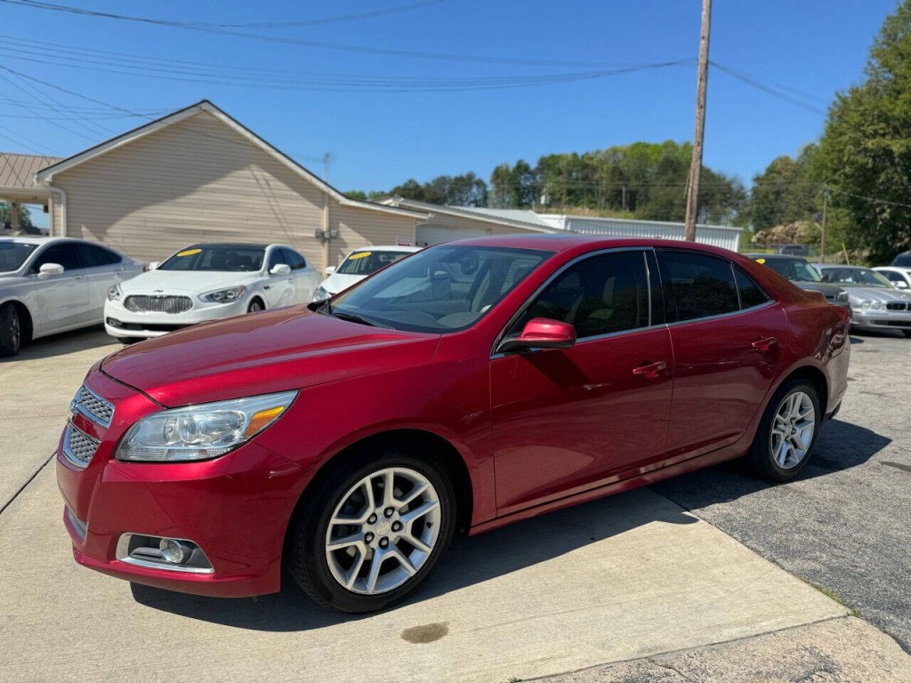 2013 Chevrolet Malibu Image 2