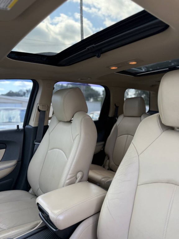 2011 GMC Acadia Image 11