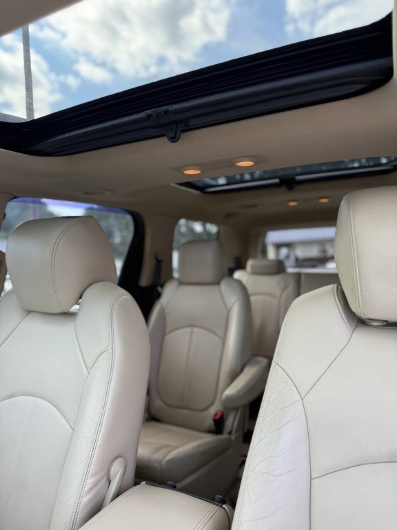 2011 GMC Acadia Image 12