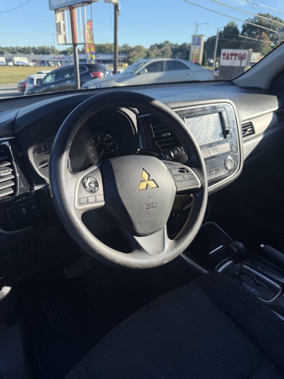 2018 Mitsubishi Outlander Image 6