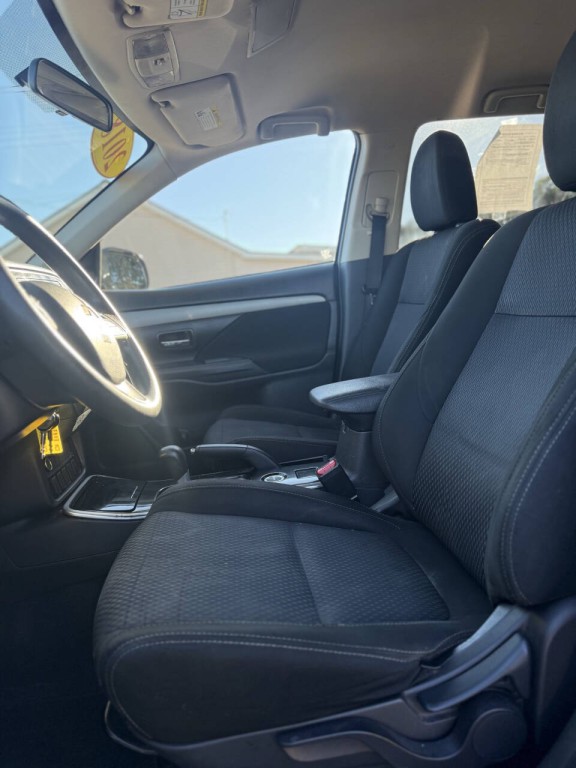 2018 Mitsubishi Outlander Image 7