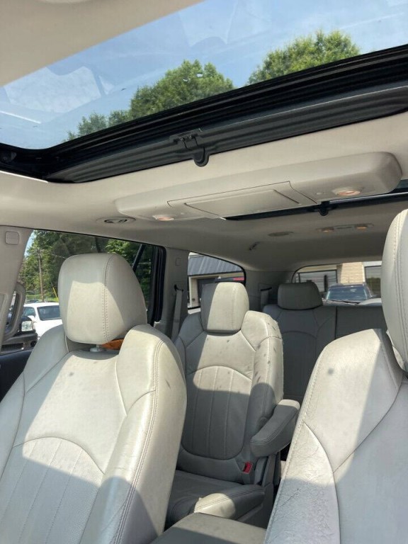 2010 Buick Enclave Image 12