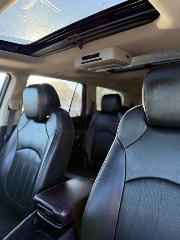 2016 Buick Enclave Image 9