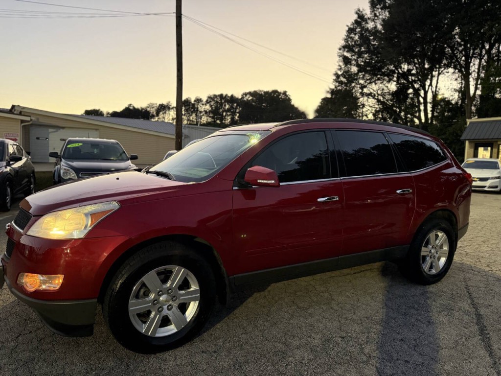 2012 Chevrolet Traverse Image 2