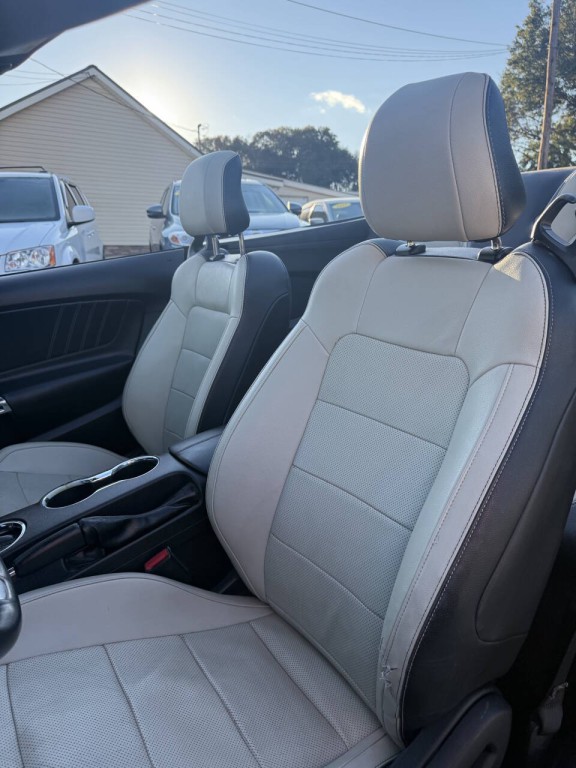 2017 Ford Mustang Image 13