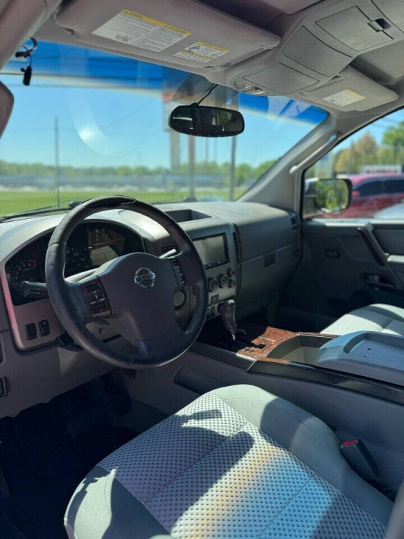 2004 Nissan Armada Image 5