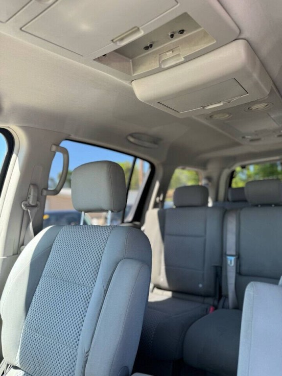 2004 Nissan Armada Image 8