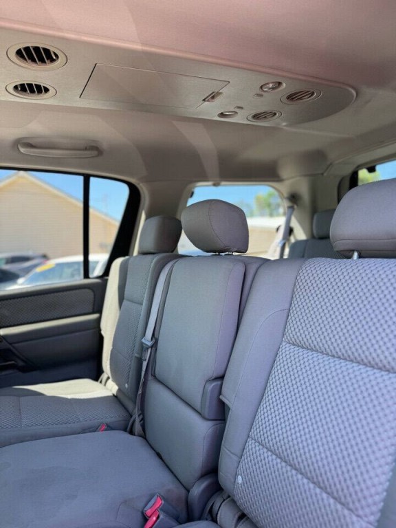 2004 Nissan Armada Image 9