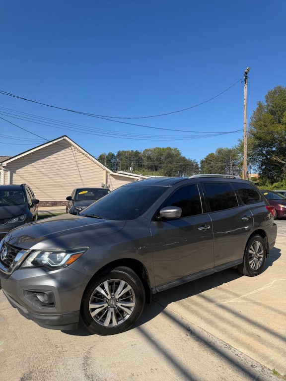 2018 Nissan Pathfinder Image 1