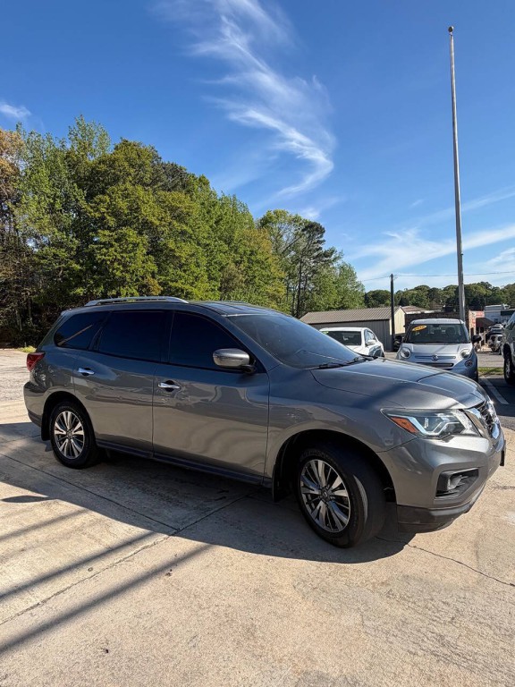 2018 Nissan Pathfinder Image 2